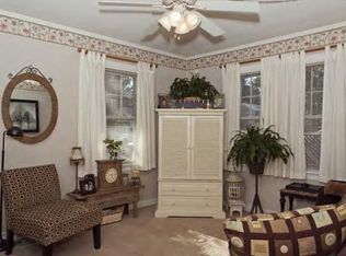 940 N Park Pl, Decatur, IL 62522