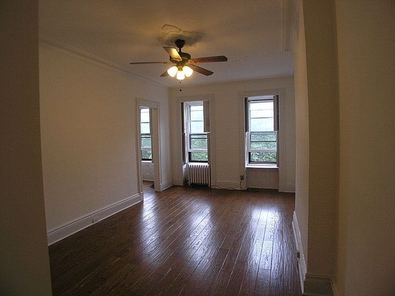 5th image of 467 5th St #3