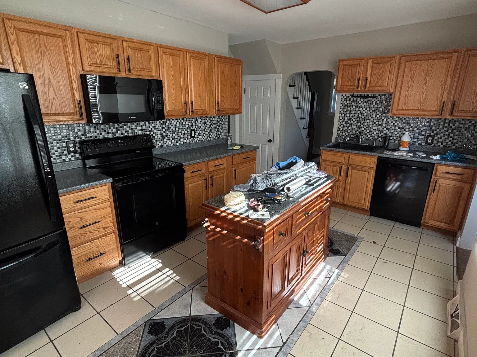 4 bed, 1.5 bath, $3,000 — Photo 3