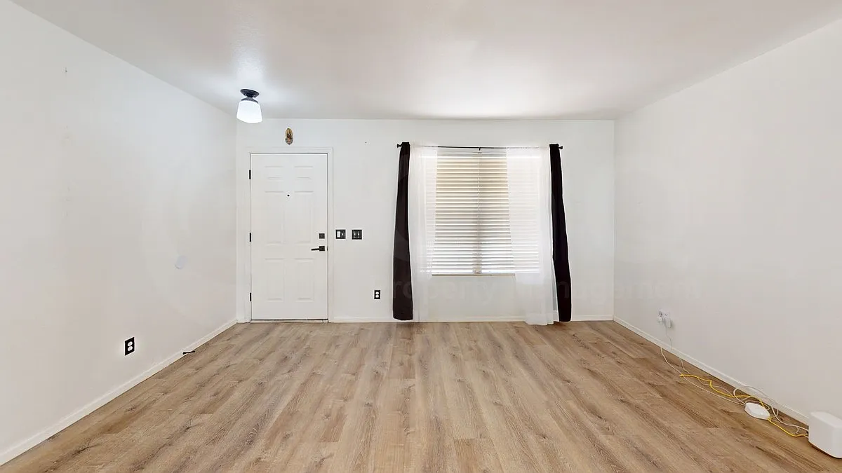 3 bed, 2.0 bath, 1300 sqft, $1,679 — Photo 4