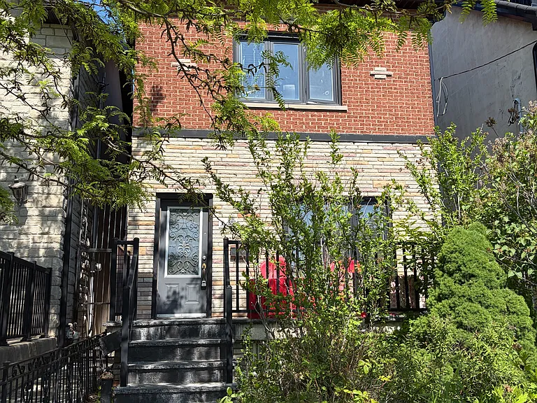 247 Lansdowne Ave #BASEMENT — Photo 1