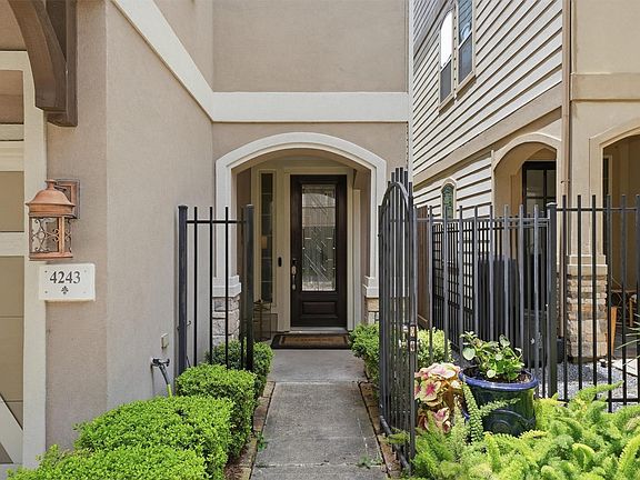 3rd image of 4243 Dickson St