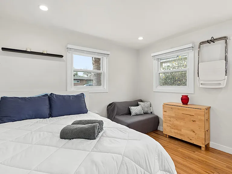 1458 N Newport Ave #1/2 — Photo 7