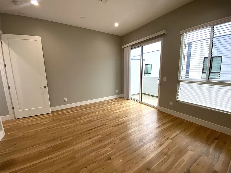 2961 E St #4 — Photo 31