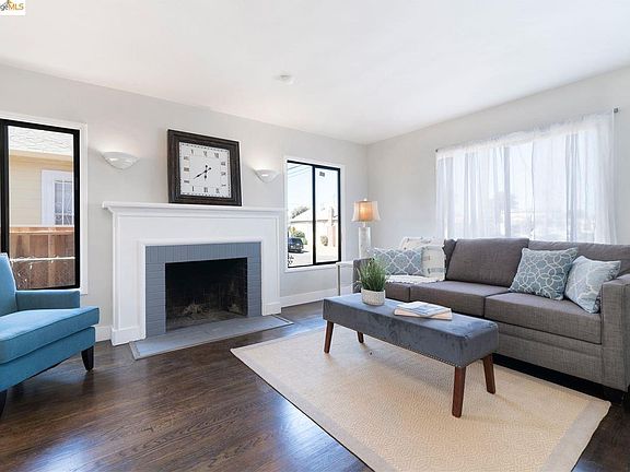 4th image of 2236 Dashwood Ave