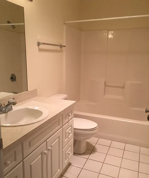 Rosewood Apartments — Photo 16