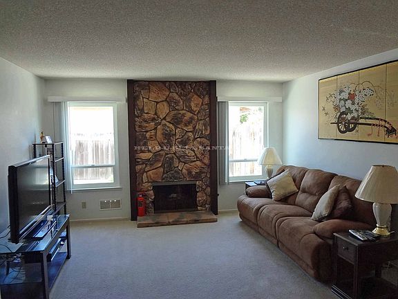Living Rm w/Stone Fireplace