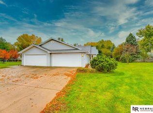 405 Lamont Cir, Lincoln, NE 68528