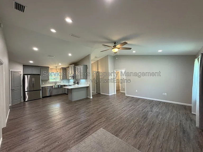 5553 Riviera Dr — Photo 7