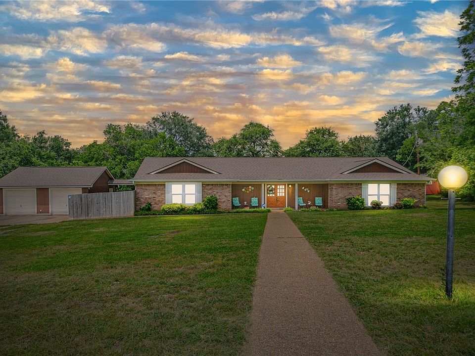 1st image of 426 Winding Oaks Dr