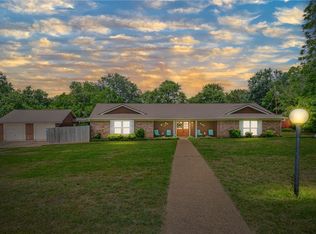 426 Winding Oaks Dr, Waco, TX 76705