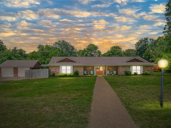 426 Winding Oaks Dr, Waco, TX 76705