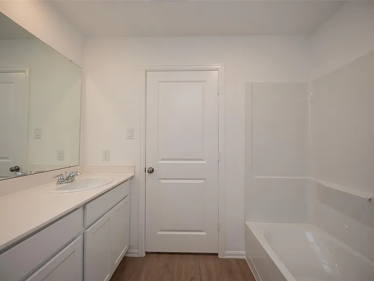 7235 Gorrian — Photo 18