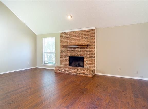 3rd image of 4421 Denver Dr
