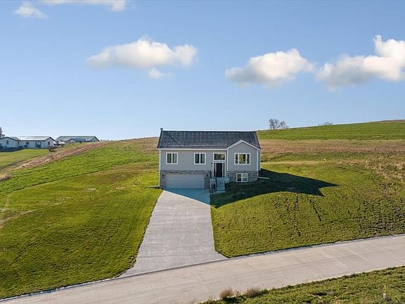 4th image of 105 Bluegrass Ln