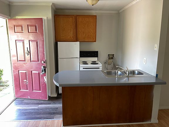 2nd image of 207 Cedar Dr Unit B