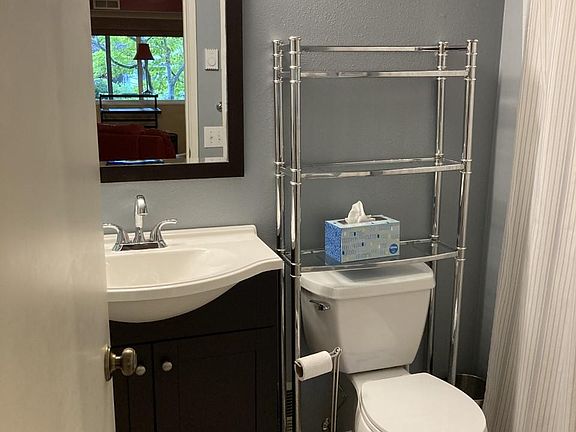 Bathroom with shower/bathtub