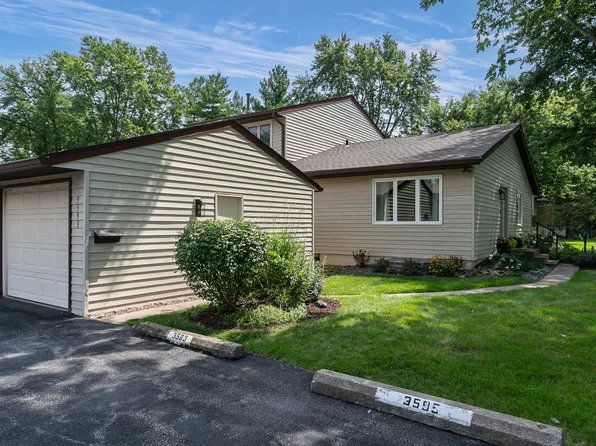3593 Cedarwood Ct, Bettendorf, IA 52722