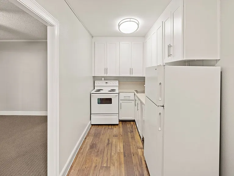 Cornelius Apartments — Photo 12