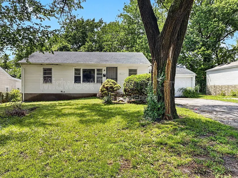 10027 Lilac Ave — Photo 23