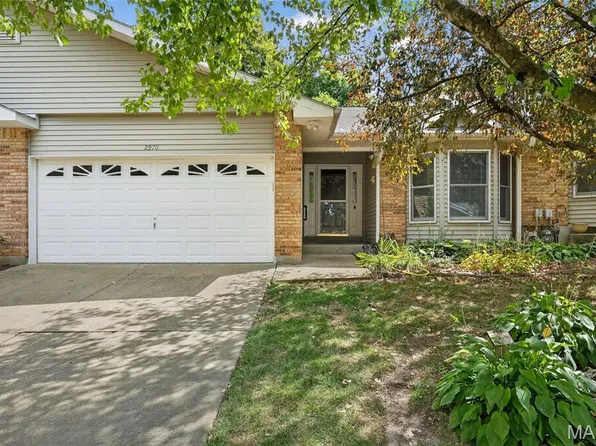 2976 Treemont Dr #11B, Saint Charles, MO 63301