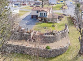 390 Tryc Dr, North Huntingdon, PA 15642
