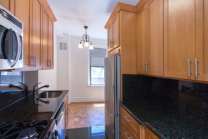 2nd image of 321 W 90th St APT 5A