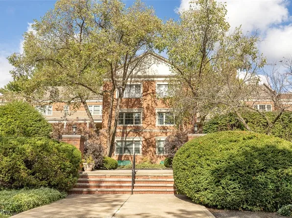 15825 Van Aken Blvd APT 105W, Shaker Heights, OH 44120