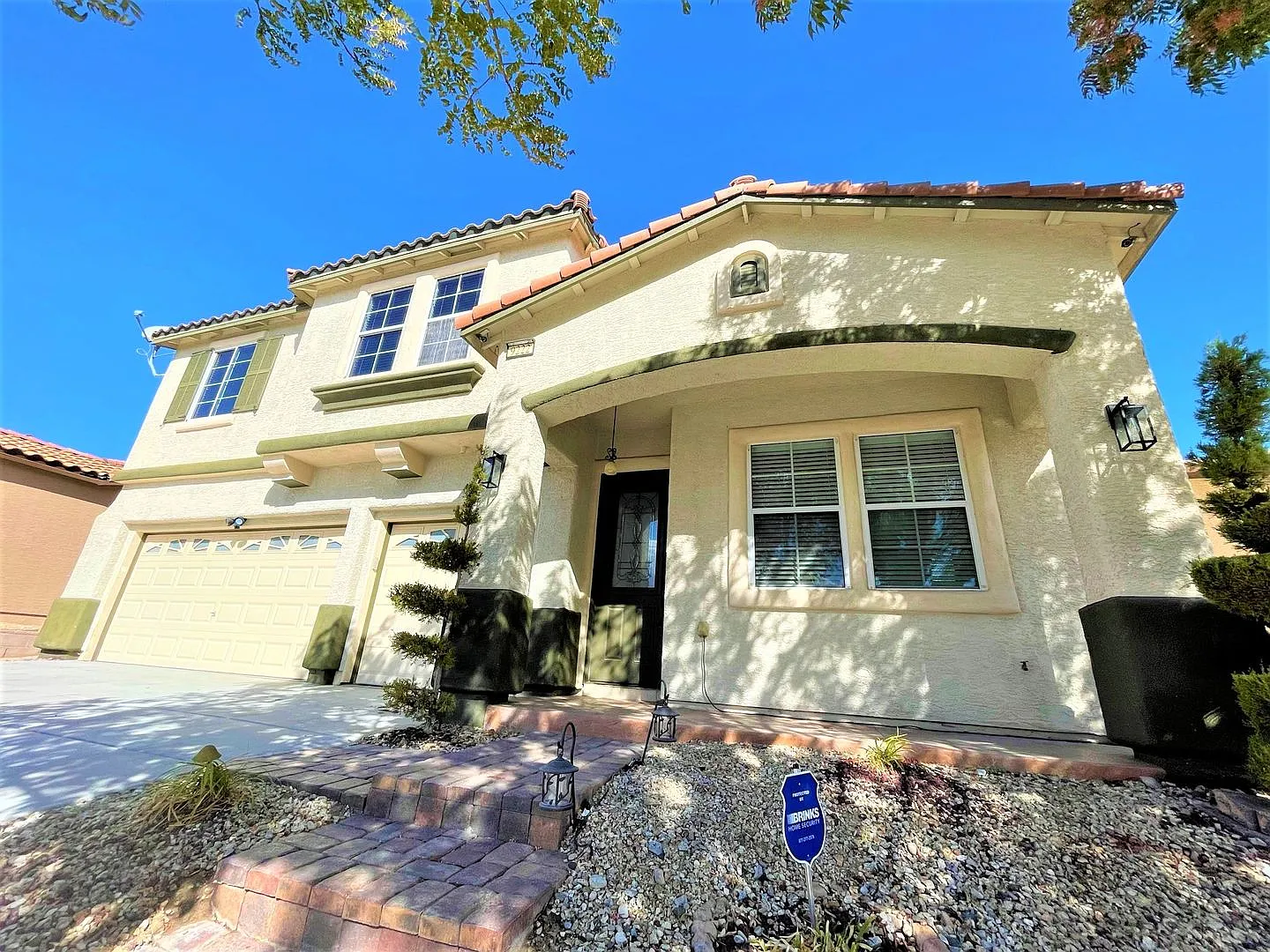 In the heart of Centennial Hills. 4BA, 3BR & 3-car garage — Photo 4