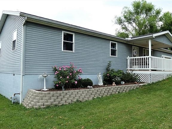 3rd image of 12 Suzanne St