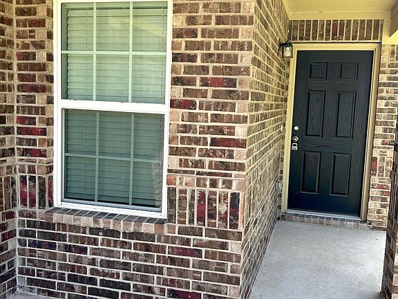 2nd image of 1403 Fantail Ln