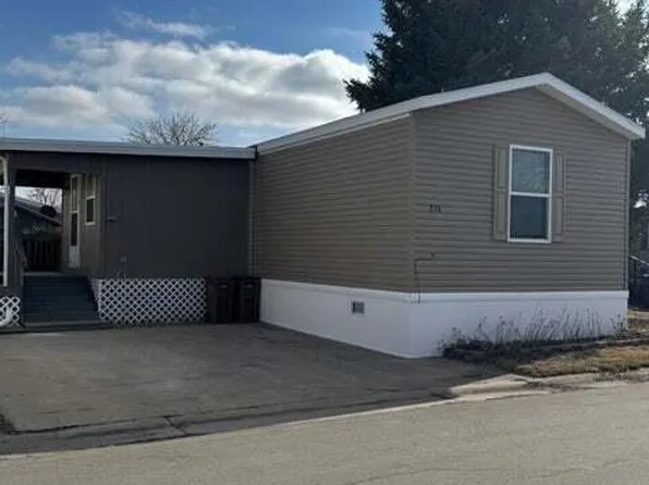 216 Mars Dr, East Grand Forks, MN 56721