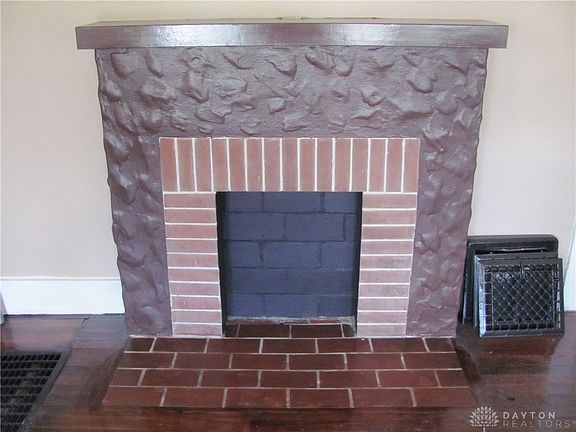 5th image of 144 E Parkwood Dr