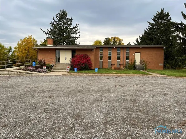 8353 Monclova Rd, Monclova, OH 43542