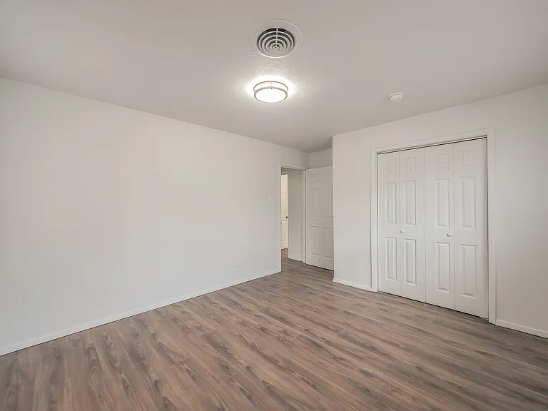 Glenhaven Dr — Photo 14