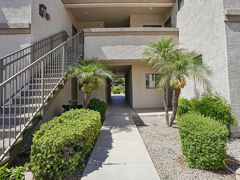 Adiamo Palm Valley Apartments in Goodyear, AZ