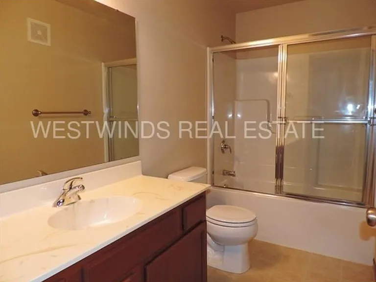 1848 W Benton St #204 — Photo 11