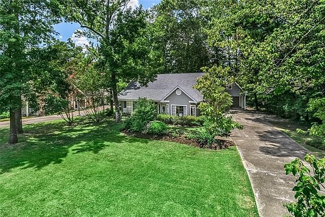 1st image of 402 Evergreen Dr