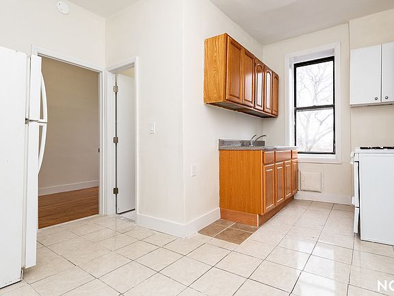 3rd image of 208 Grafton St #D5