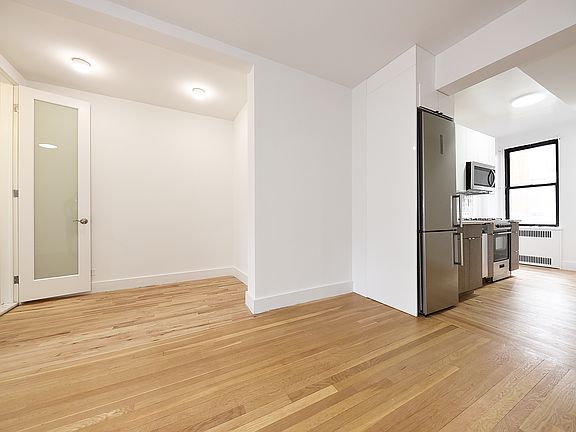 5th image of 350 E 54th St APT 6F