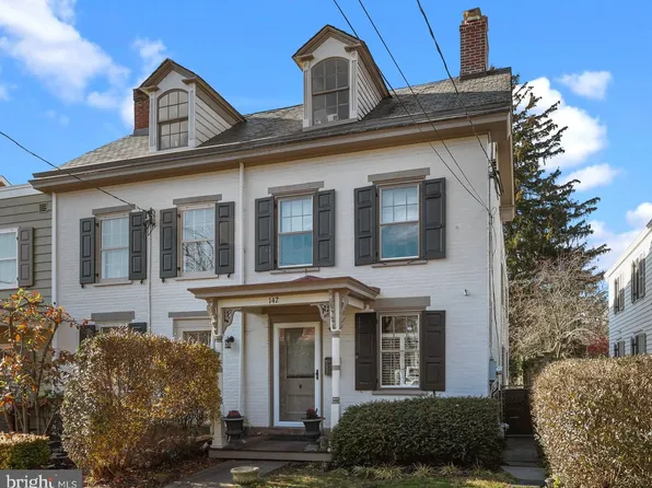 142 N State St, Newtown, PA 18940