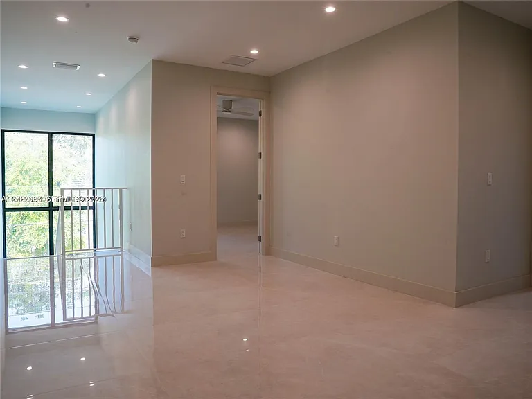 8410 SW 65th Ave — Photo 18