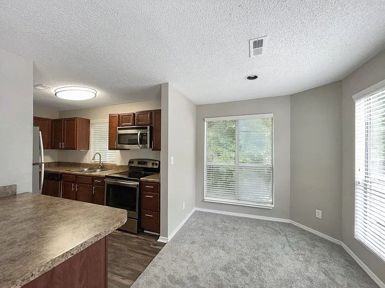 Lexington Farms Apartments — Photo 12