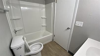 5th image of 401 S Van Buren St APT 7