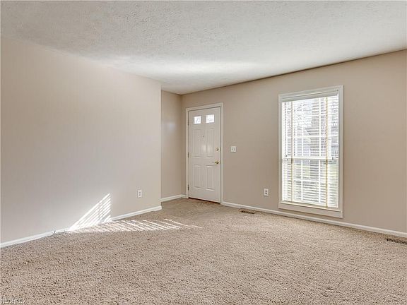 5th image of 2205 Heather Ln
