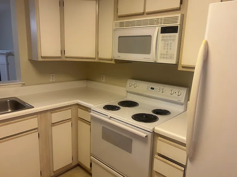 2513 Bluff View Ct #A — Photo 14