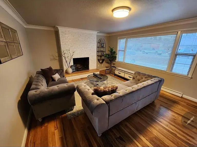 1716 E Terry St — Photo 2