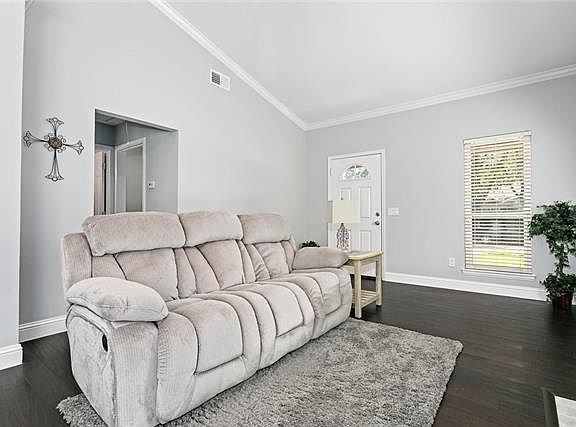 5th image of 2401 Forestbrook Dr