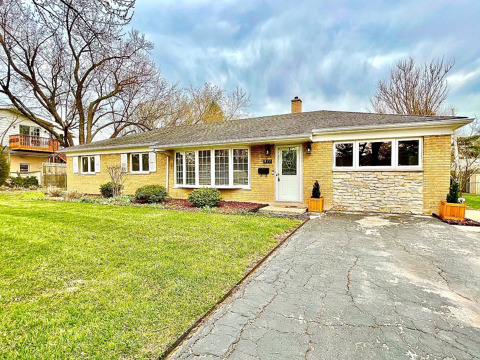 1st image of 911 Longmeadow Dr
