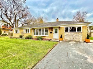 911 Longmeadow Dr, Glenview, IL 60025